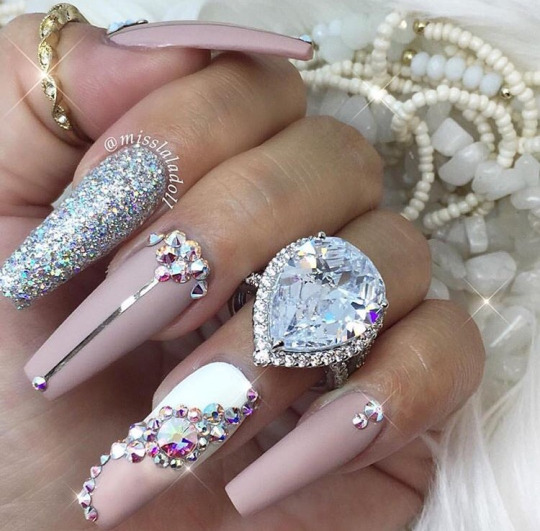 Amazing Glitter Nail Designs 2018-5-24beautytutorial.com